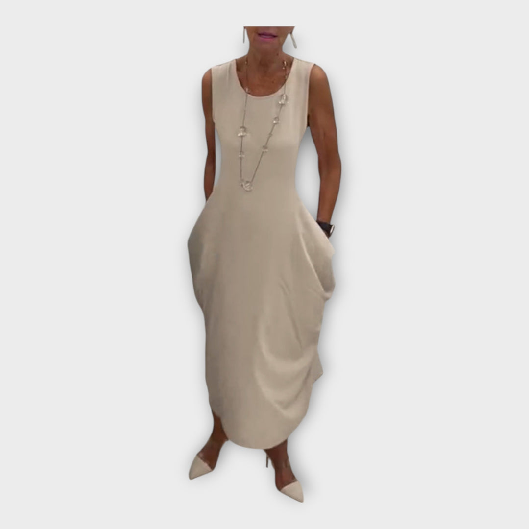 Ελαφρύ φόρεμα με σύγχρονη σιλουέτα και τσέπες