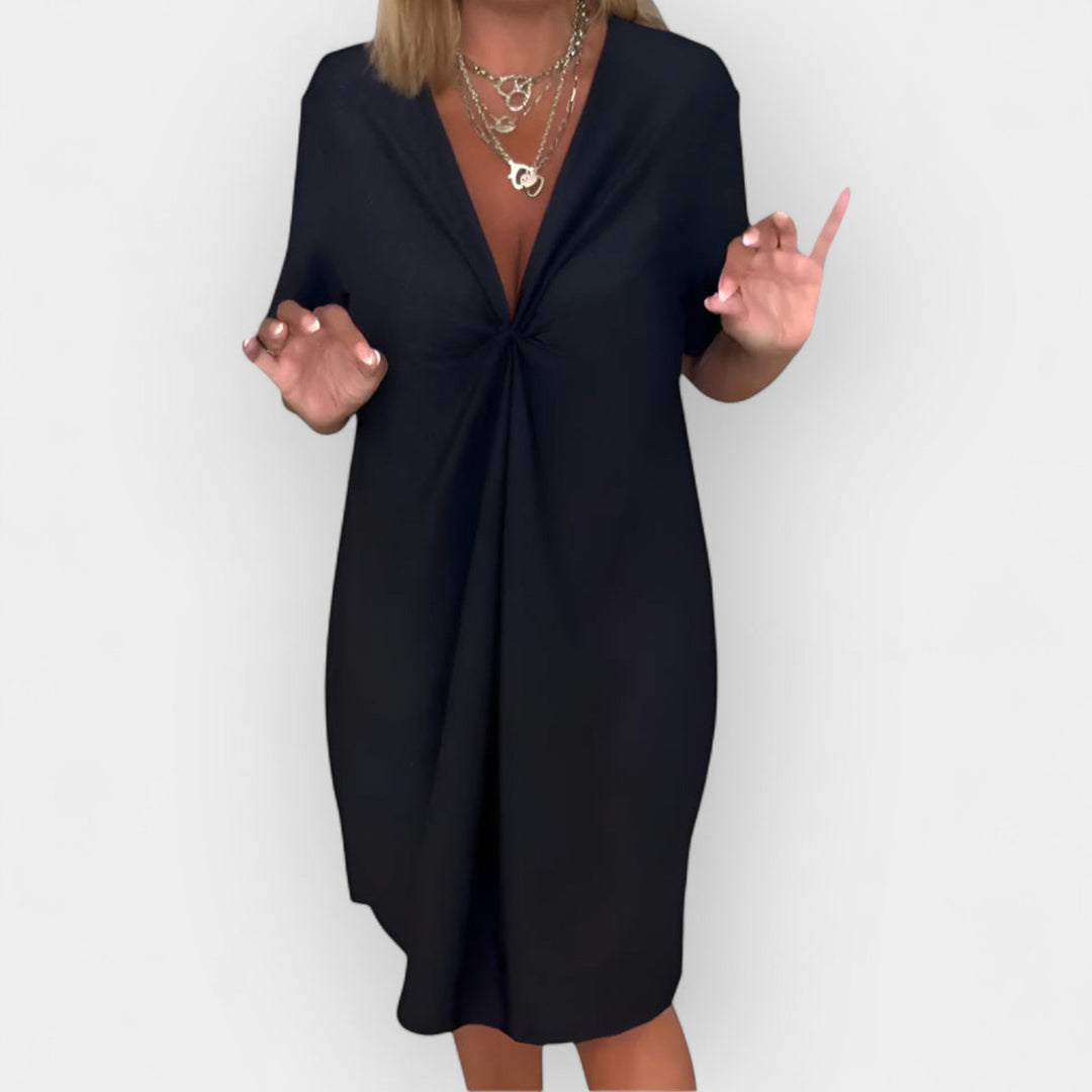 Κομψό φόρεμα με V ντεκολτέ και διακοσμητικό στρίφωμα