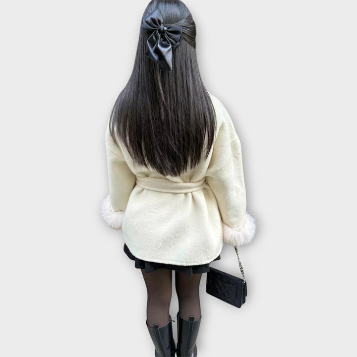 Παλτό με Ζώνη και Λεπτομέρειες στη Μανσέτα