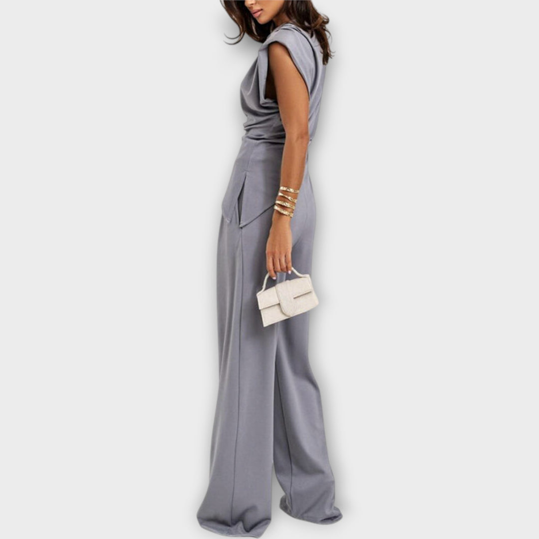 Κομψή Ολόσωμη Φόρμα με Μοντέρνο Κόψιμο