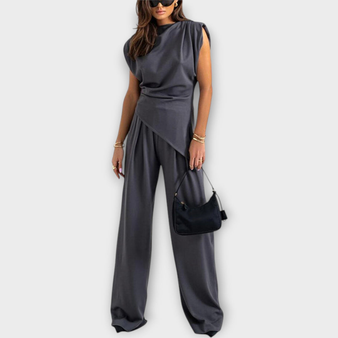 Κομψή Ολόσωμη Φόρμα με Μοντέρνο Κόψιμο