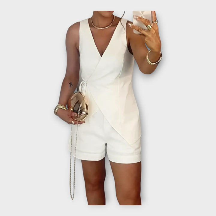 Κομψό Σορτς Σατέν με Σταυρωτό Τοπ