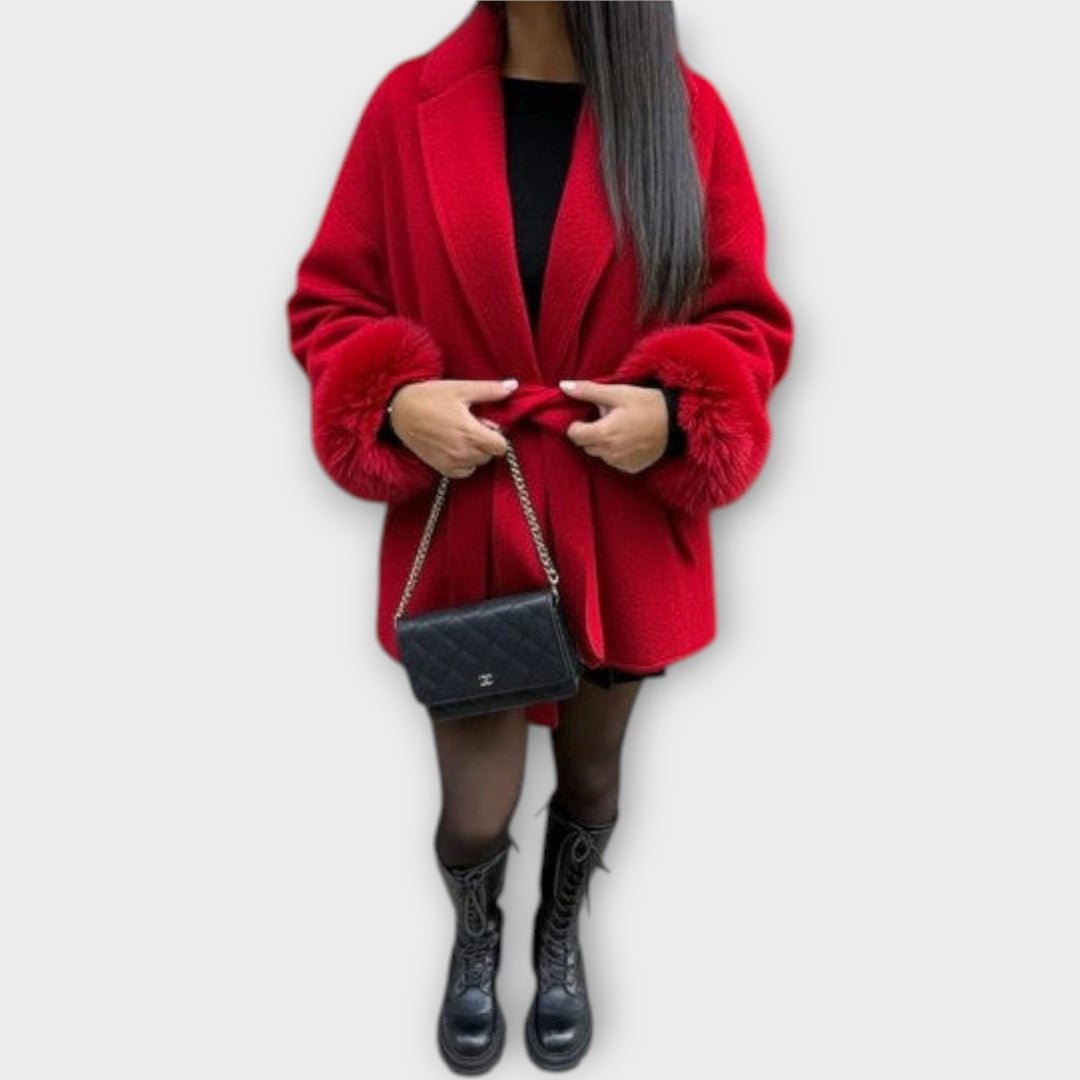 Παλτό με Ζώνη και Λεπτομέρειες στη Μανσέτα