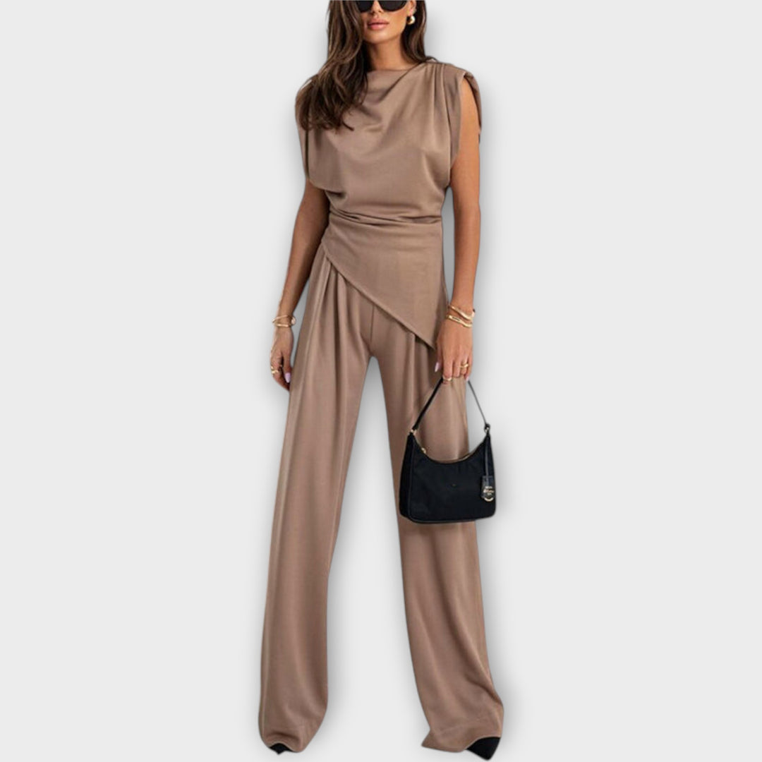 Κομψή Ολόσωμη Φόρμα με Μοντέρνο Κόψιμο