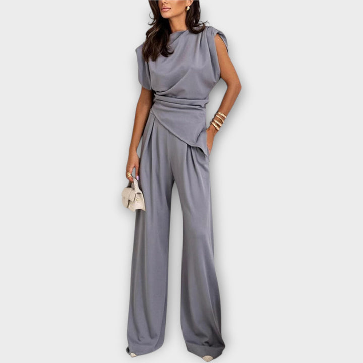 Κομψή Ολόσωμη Φόρμα με Μοντέρνο Κόψιμο