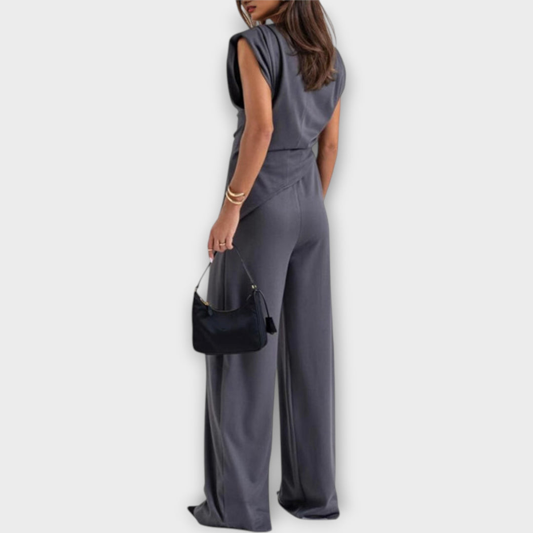 Κομψή Ολόσωμη Φόρμα με Μοντέρνο Κόψιμο